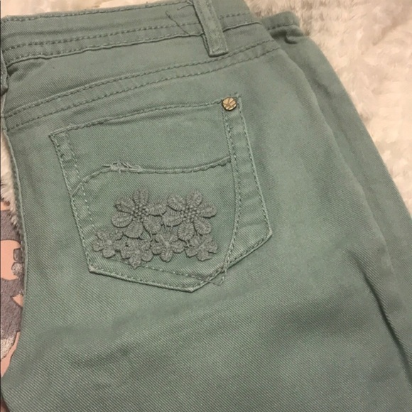 HOT KISS 💋 Skinny Lily Jeans - Picture 3 of 6